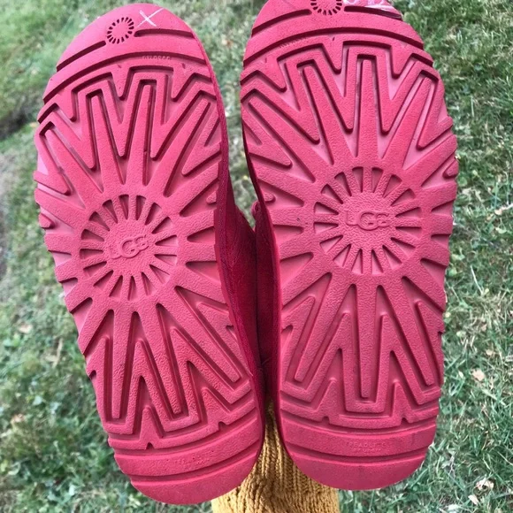 UGG Red Neumel Ankle Boots Size 6 - Picture 9 of 9